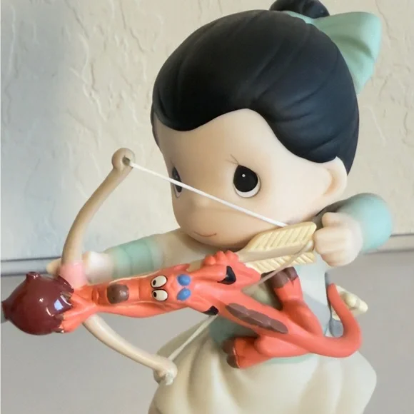 Precious Moments Disney Mulan & Mushu You Keep Me On Target 202032 (SB1505) - Picture 4 of 15